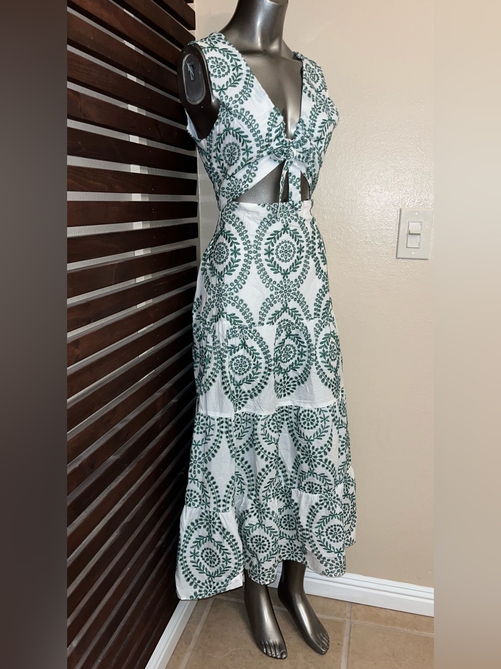 NWT Zara White & Green Embroidered Leaf  Sleeveless Tie Dress M / Retail $89.90
